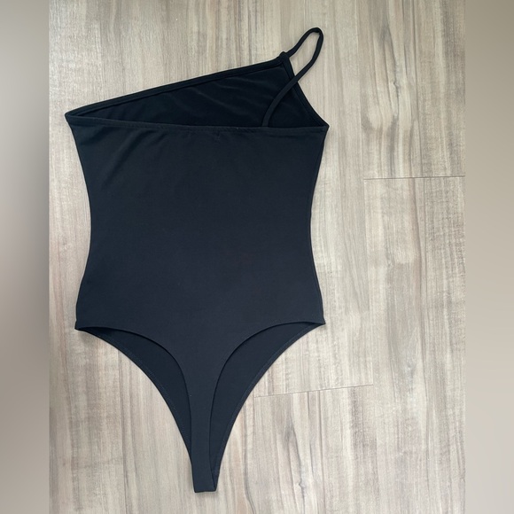 Leith One Shoulder Bodysuit - Picture 3 of 4